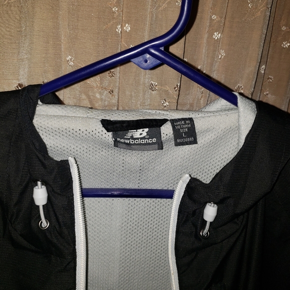 New Balance polyester jacket. - Picture 5 of 8